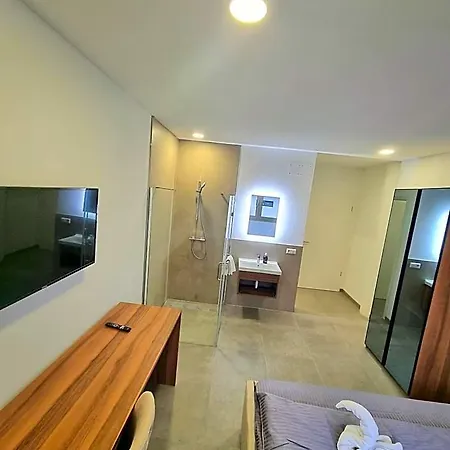 G&g Boardinghouse Hotel